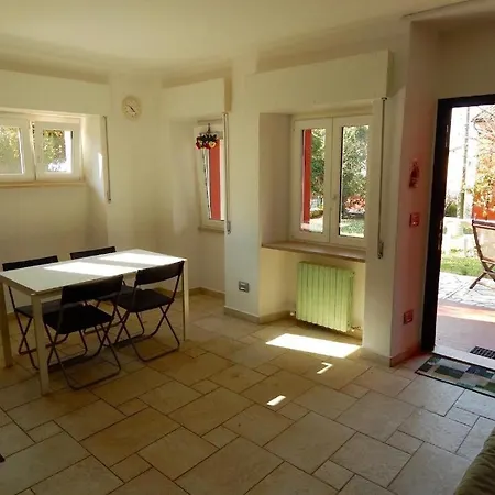Apartment Bilocale Con Giardino A - S104